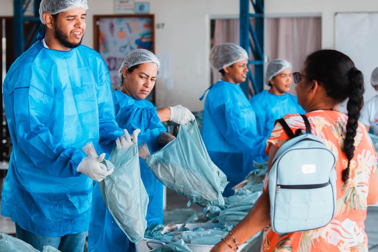 Prefeito Ricardo Flauzino acompanha entrega de 7 toneladas de peixes da Semana Santa em Itabela