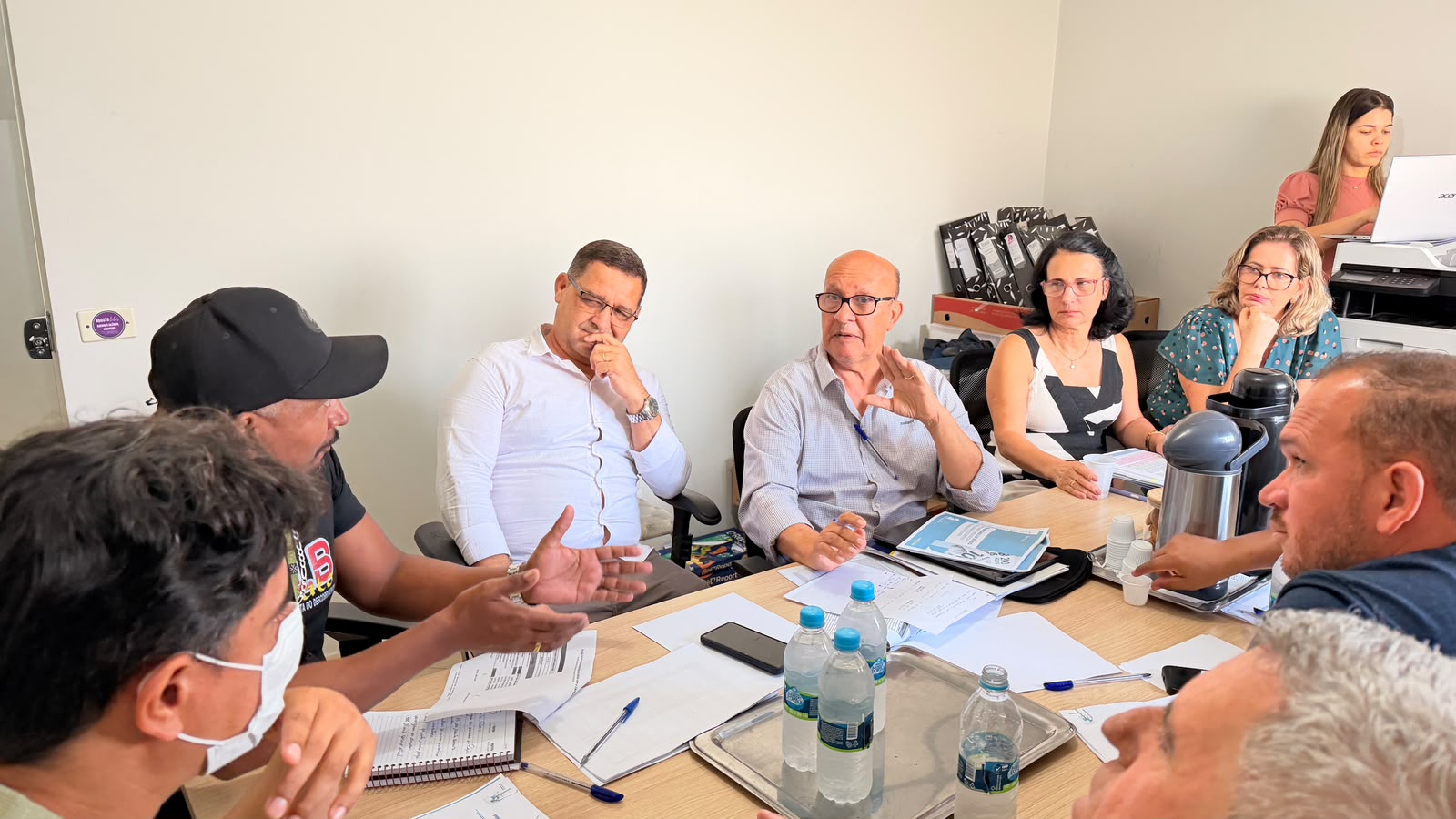 Projeto foi discutido durante uma reuni�o na C�mara Municipal de Itabela. (Foto: Ascom)