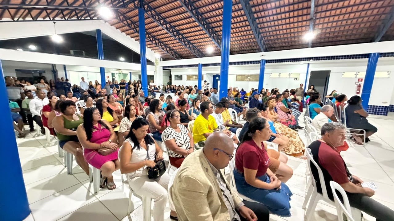 Prefeito Flauzino entrega 322 t�tulos de propriedade e realiza sonho de fam�lias do bairro Pereir�o