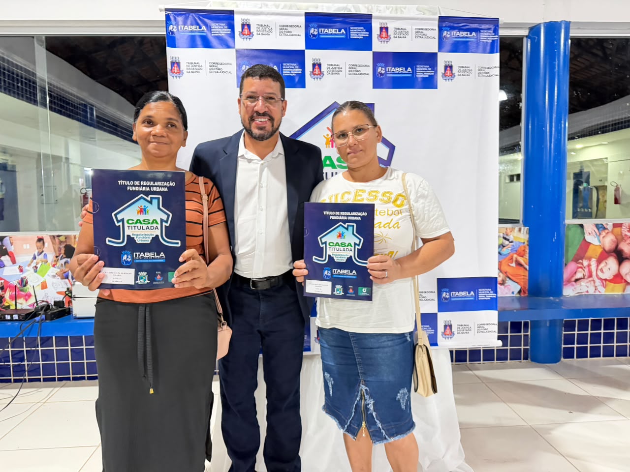 Prefeito Flauzino entrega 322 títulos de propriedade e realiza sonho de famílias do bairro Pereirão Prefeito Flauzino entrega 322 títulos de propriedade e realiza sonho de famílias do bairro Pereirão