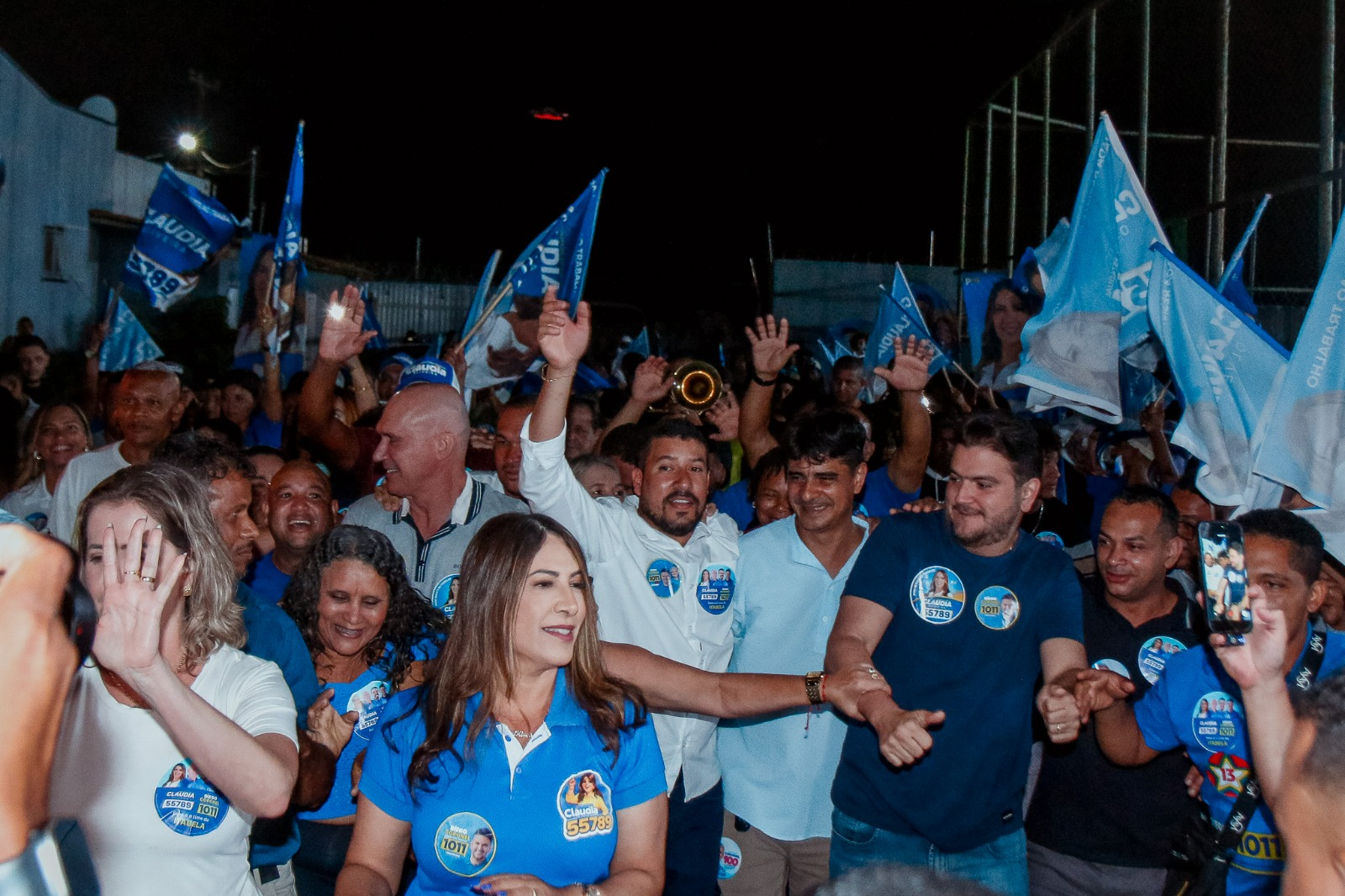 Flauzino e Francisqueto re�nem multid�o em encontro pol�tico com Cl�udia Oliveira e Diego Coronel em Itabela