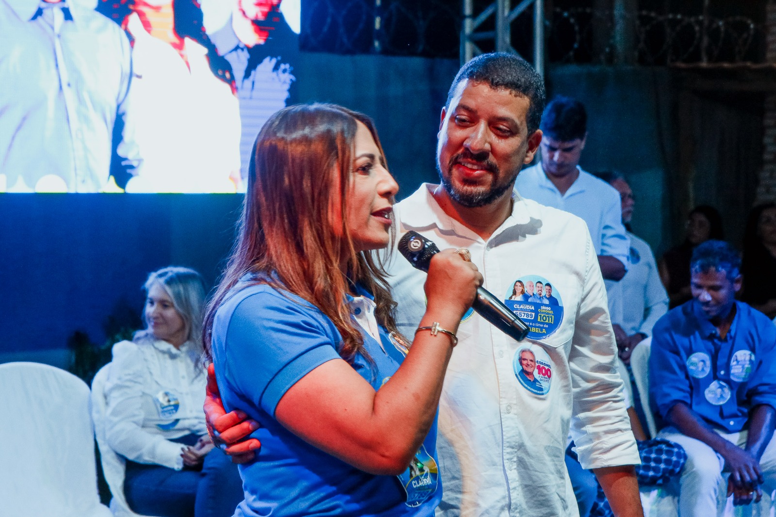 Flauzino e Francisqueto re�nem multid�o em encontro pol�tico com Cl�udia Oliveira e Diego Coronel em Itabela