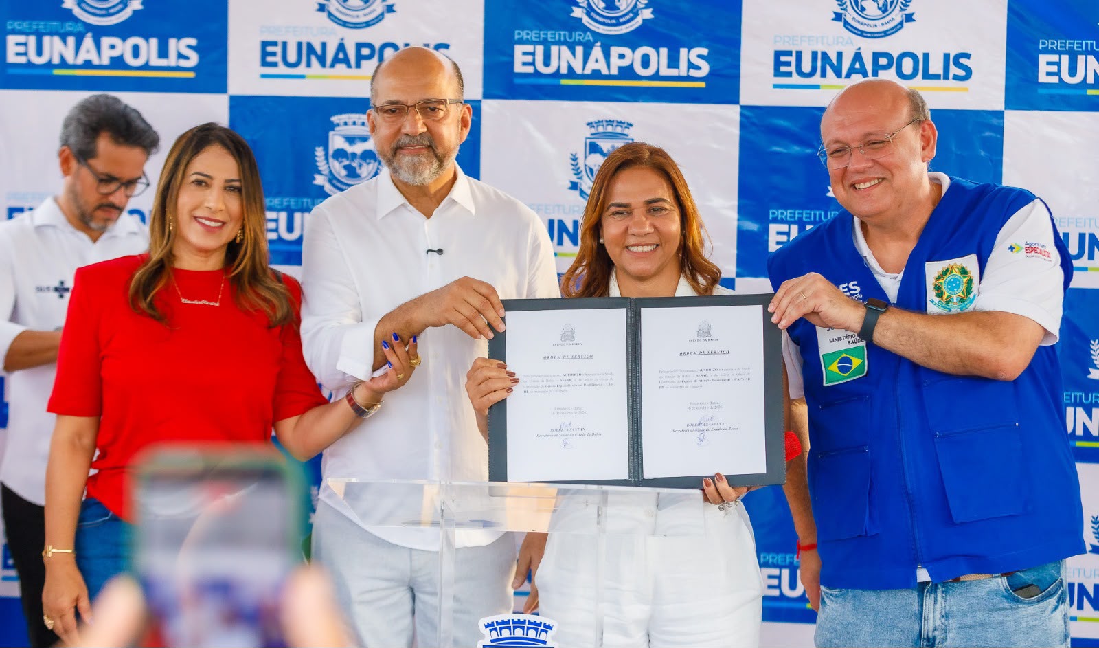 Prefeitura de Eun�polis celebra avan�o na sa�de com in�cio da constru��o do CER III e CAPS III