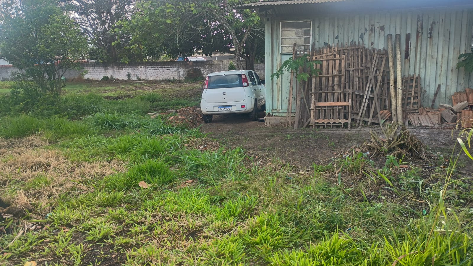 Veculo suspeito de envolvimento em crimes  apreendido dentro da Casa dos Idosos em Itabela