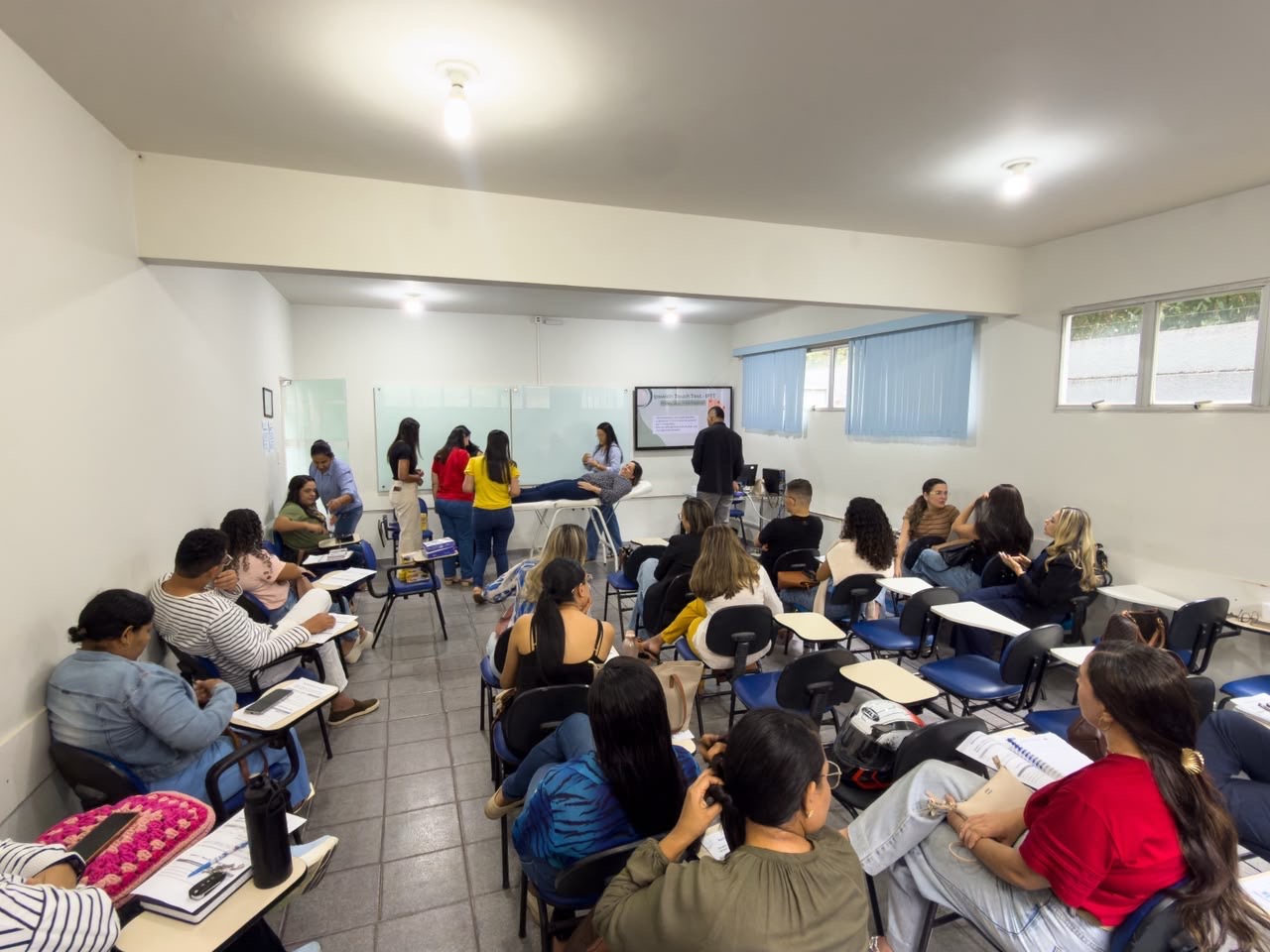 Prefeitura de Eun�polis capacita profissionais de sa�de para preven��o e cuidados com o p� diab�tico