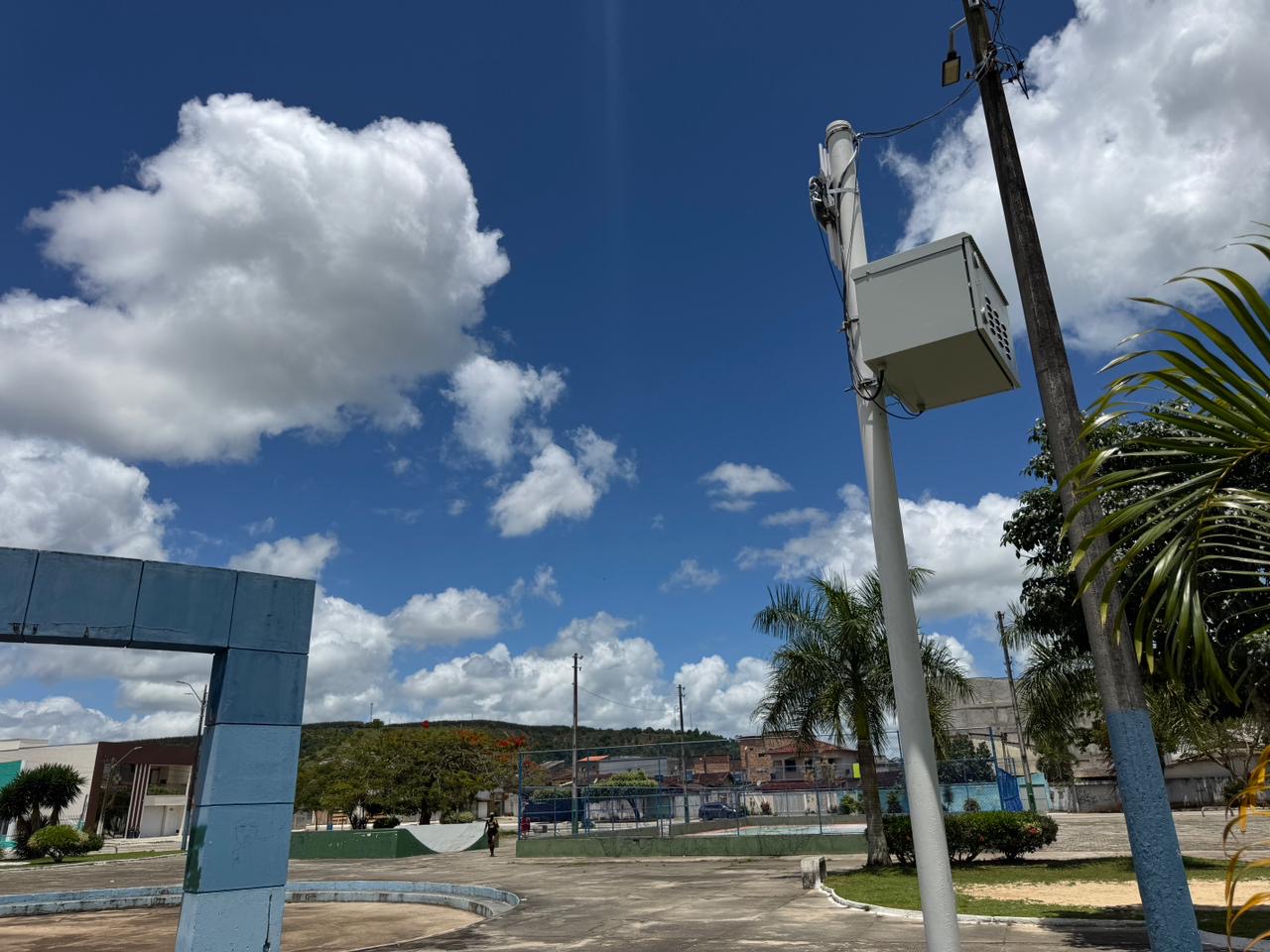 Prefeito Ricardo Flauzino anuncia Wi-Fi gr�tis em pra�as e pagamento do sal�rio de dezembro