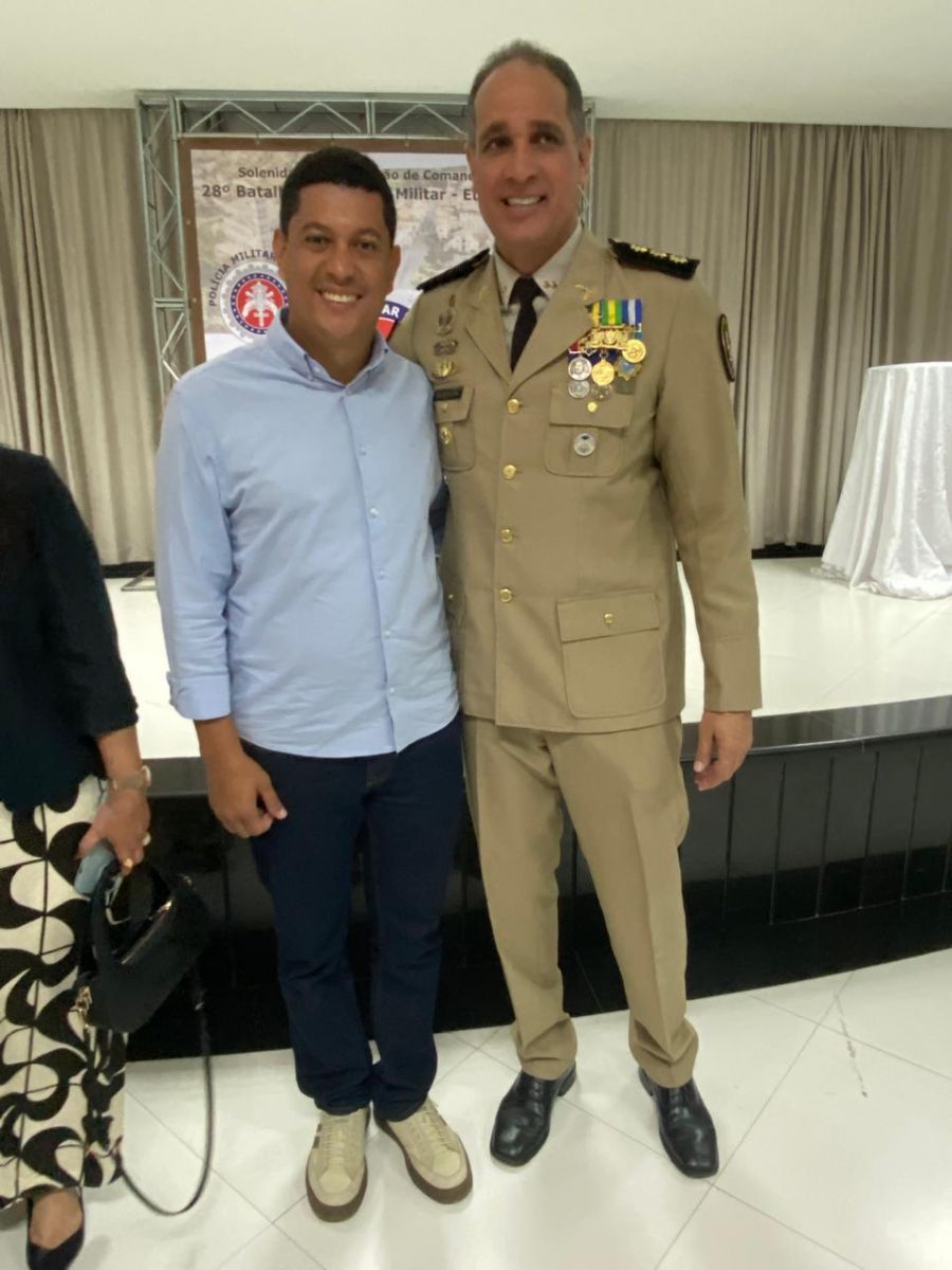 Prefeito Gandhi participa de solenidade de assunção do novo comandante do 28° BPM em Eunápolis Prefeito Gandhi participa de solenidade de assunção do novo comandante do 28° BPM em Eunápolis