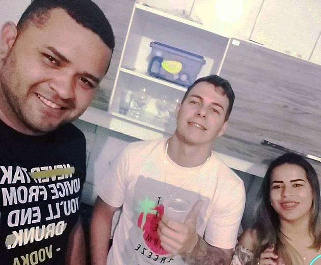 Eferson Queiroz, ao lado de Jhonatan, executor do casal e Daniela, acusada de ser a mandante do crime. (Foto: Reproduo/Whatsapp)