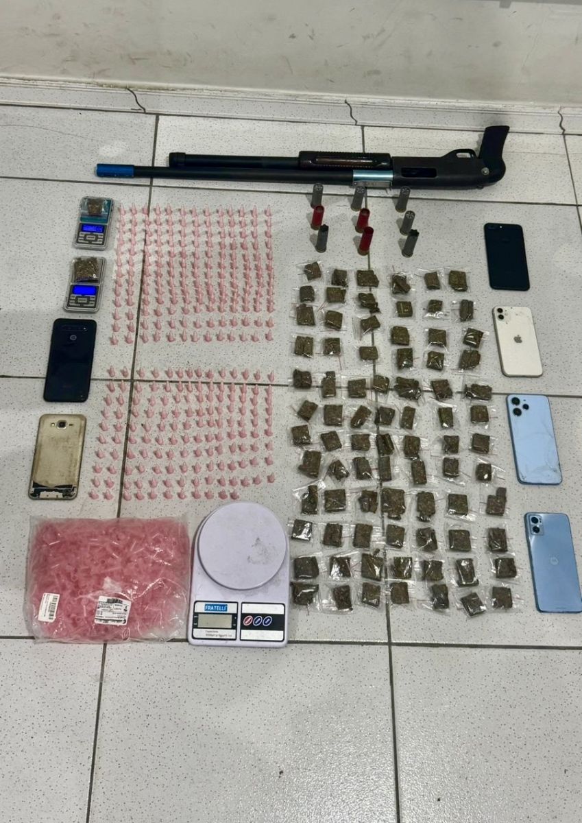 Polcia Militar apreende arma de fogo, munies e drogas em Porto Seguro