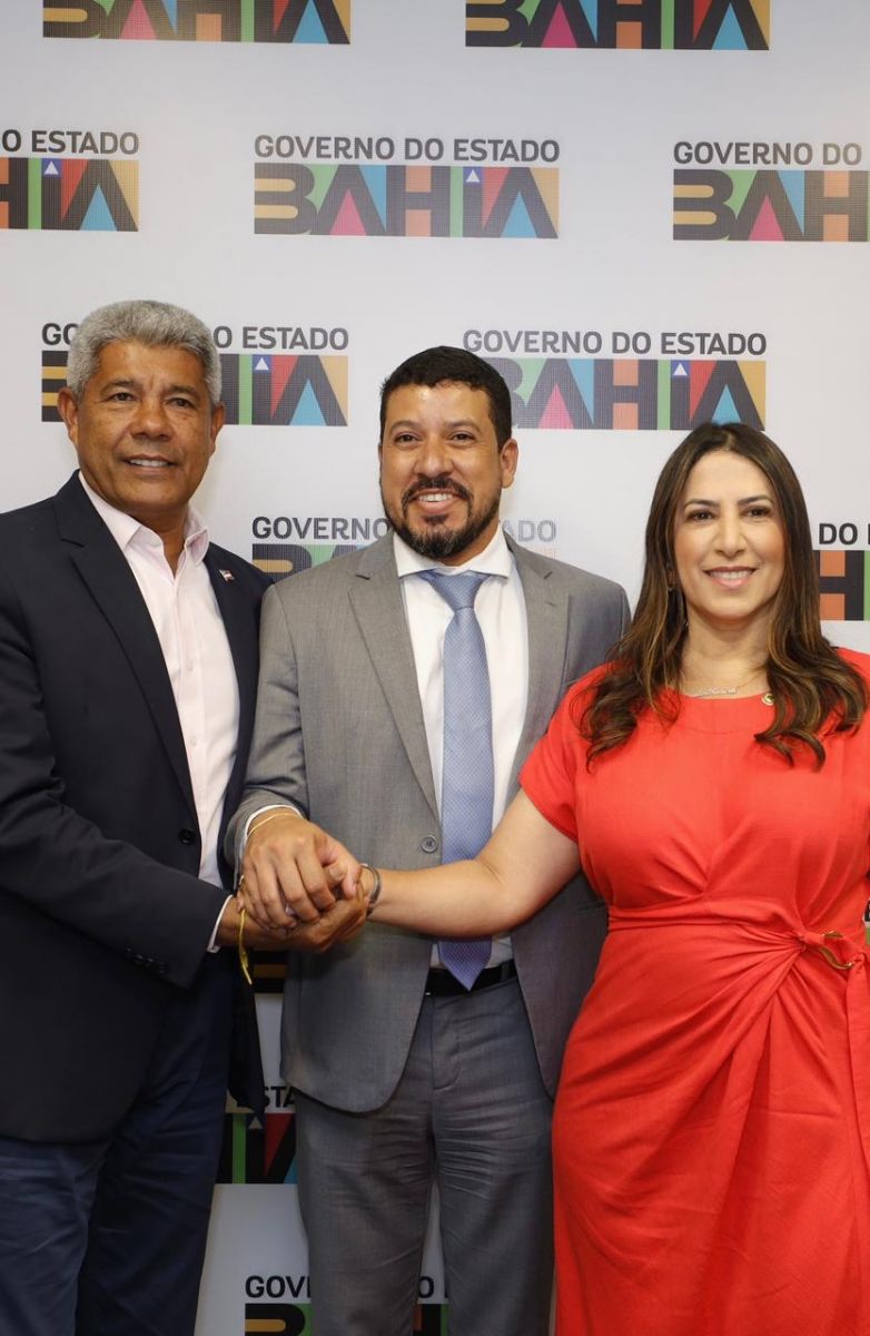 Deputada Cláudia Oliveira entrega ambulância, veículo para TFD e reforça investimentos na saúde de Itabela Deputada Cláudia Oliveira entrega ambulância, veículo para TFD e reforça investimentos na saúde de Itabela