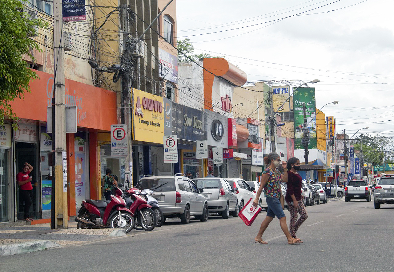 Comrcio de Eunpolis na Avenida Porto Seguro, centro da cidade. (Foto: Divulgao)