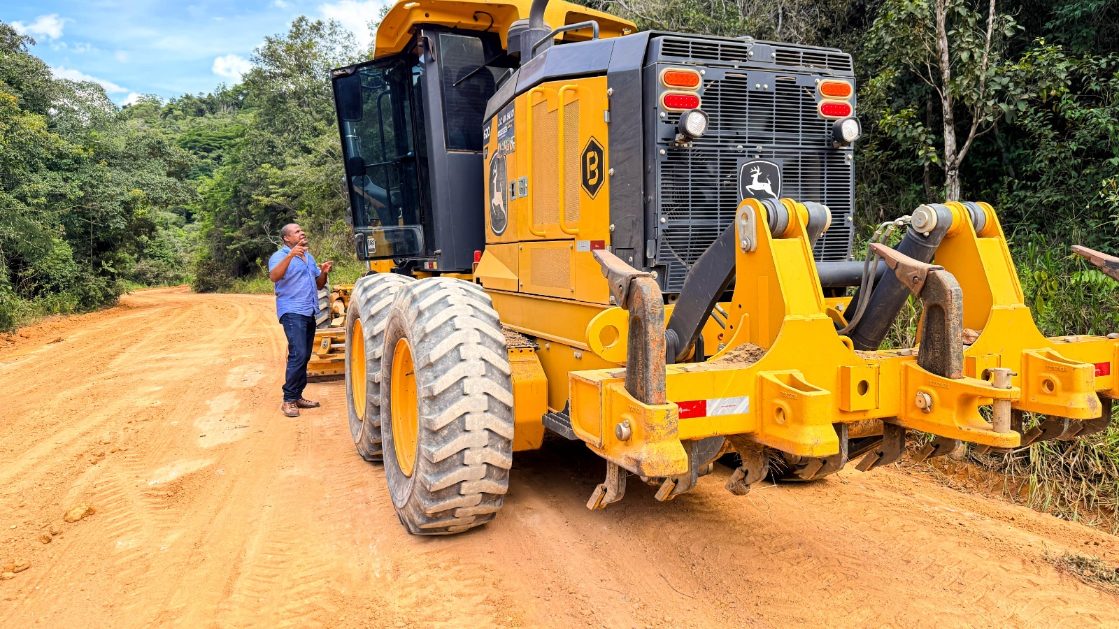 Prefeitura segue com patrolamento e cascalhamento de vias vicinais na zona rural de Itabela