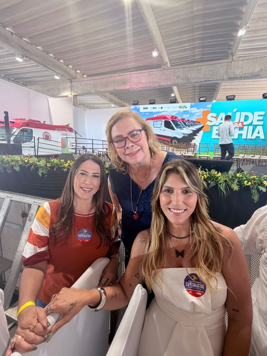 Deputada Cl�udia Oliveira recebe ambul�ncia e equipamentos para refor�ar a sa�de de Eun�polis