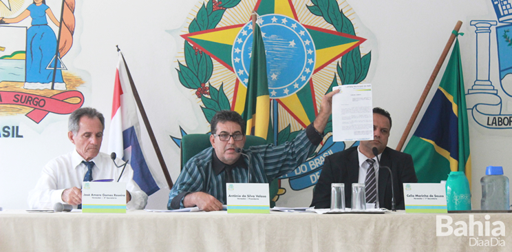 Direito de defesa faz cmara de Itabela adiar votao de contas do prefeito pela 3 vez . (Foto: Alex Gonalves/Bahia Dia a Dia)
