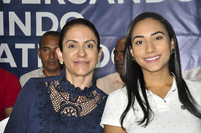 Prefeita Christine Pinto e a pr-candidata a deputada estadual, Larissa Oliveira. (Foto: Divulgao)