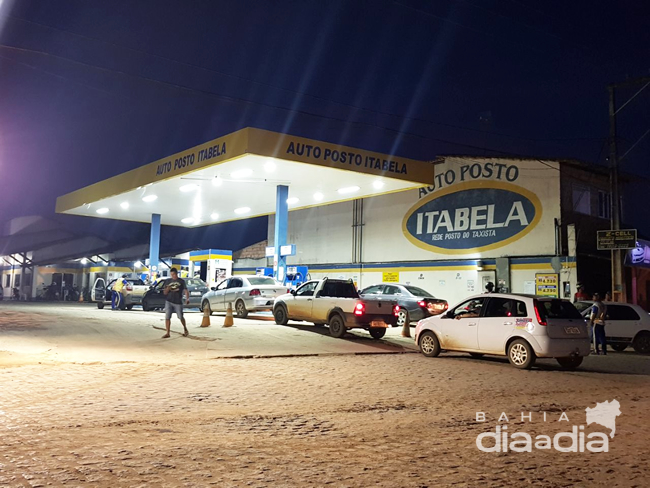 Auto Posto Itabela  recebeu 15 mil litros de etanol nesta quarta. (Foto: Alex Gonçalves/BAHIA DIA A DIA)