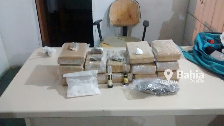 Drogas foram apreendidas pela Policia (Foto: Divulgao/PRF)