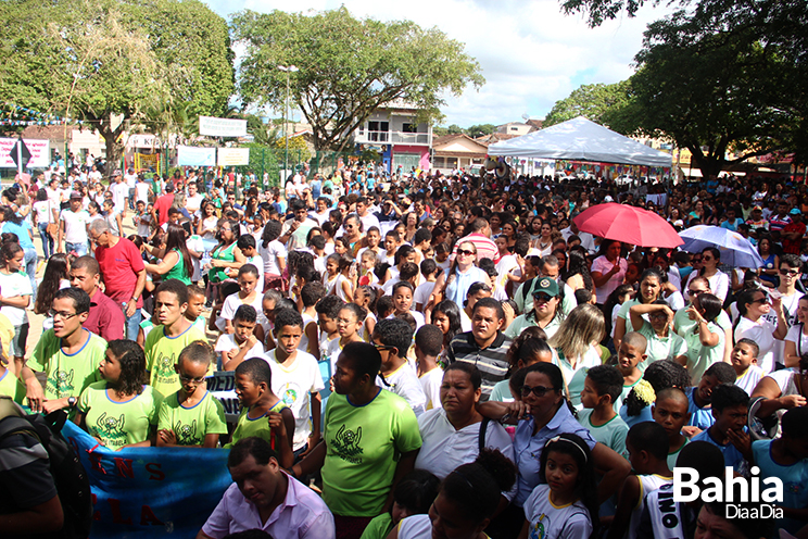 Evento atraiu centenas de pessoas, que lotaram a Praa da Matriz. (Foto: Alex Gonalves/BAHIA DIA A DIA)