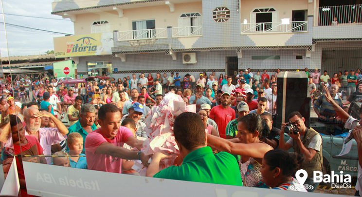 CDL de Itabela sorteia prmios da campanha Fim de Ano. (Foto: Alex Barbosa/Bahia Dia a Dia)
