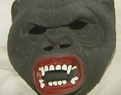 Manaco usava uma mscara de macaco na prtica dos crimes. (Foto: Reproduo/Cidade Alerta)
