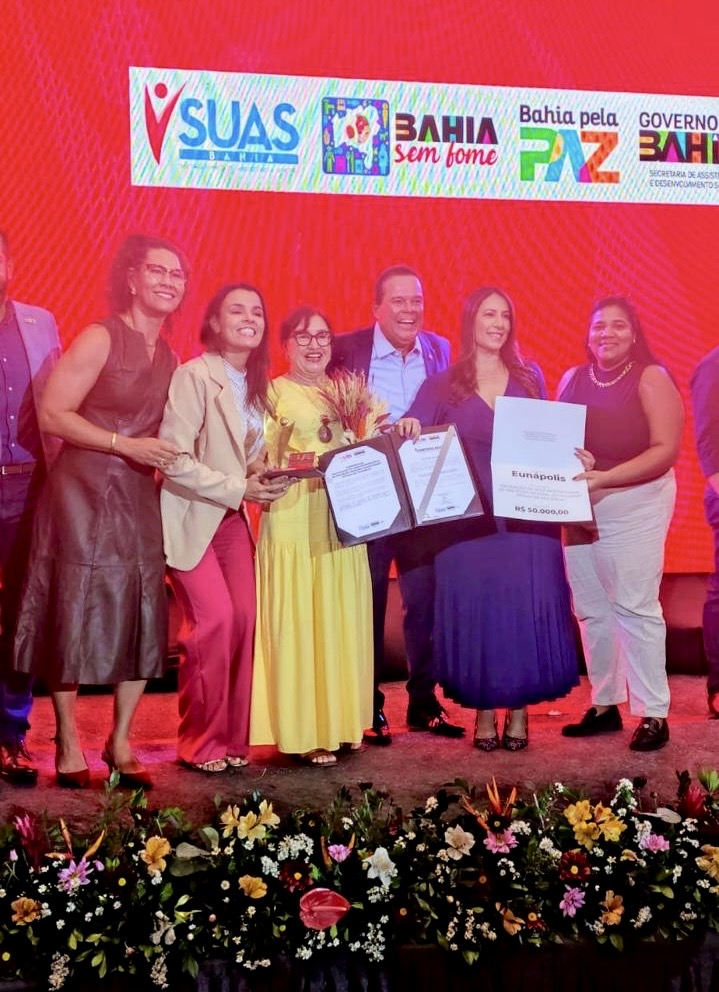 Prefeitura de Eun�polis celebra conquista no Selo SUAS Bahia