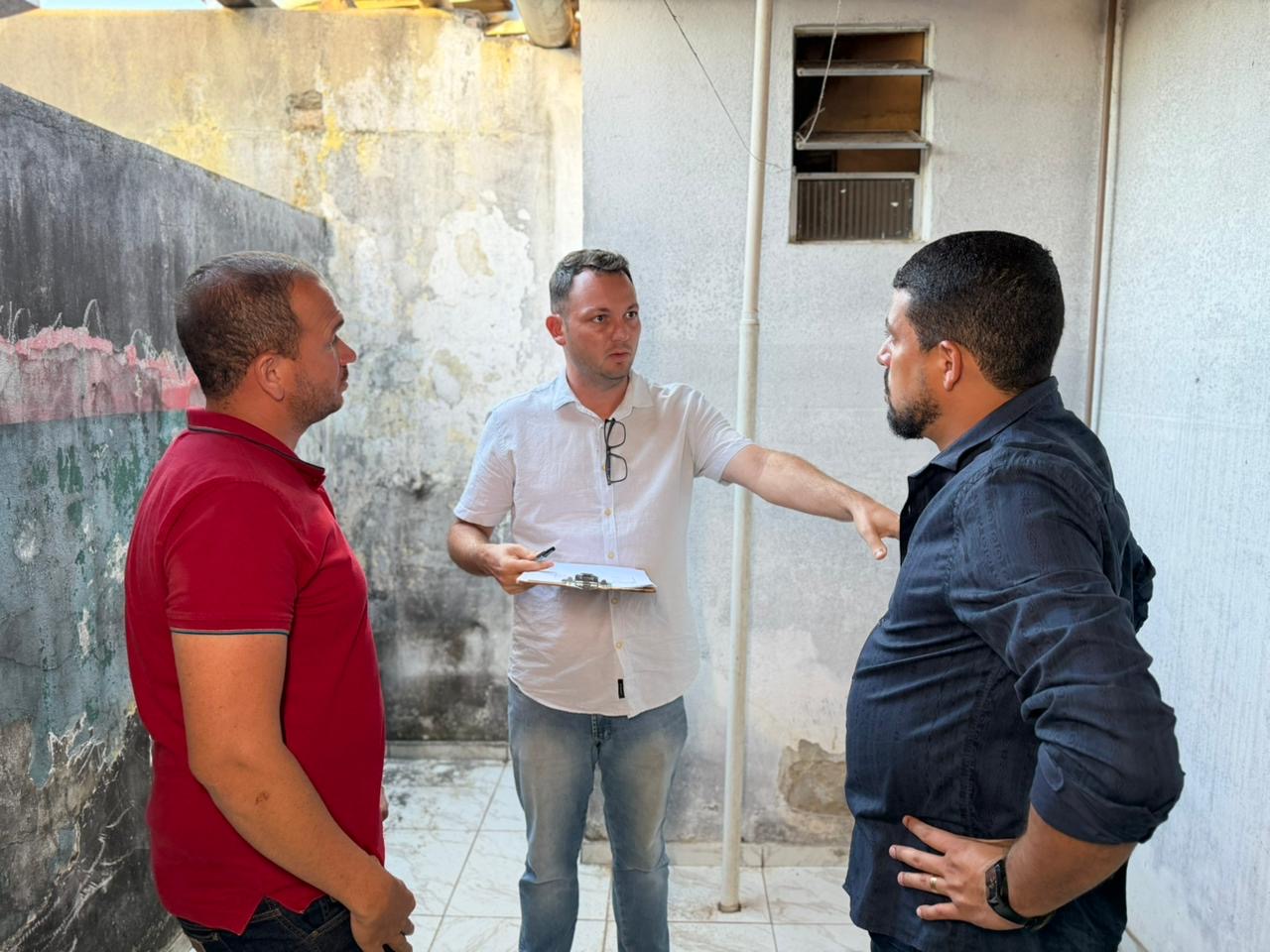 Prefeito Ricardo Flauzino realiza visita t�cnica e anuncia reforma de unidade de sa�de em Monte Pascoal