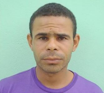 Pol�cias Civil e Militar prendem suspeito de assalto violento a pastelaria em Itabela