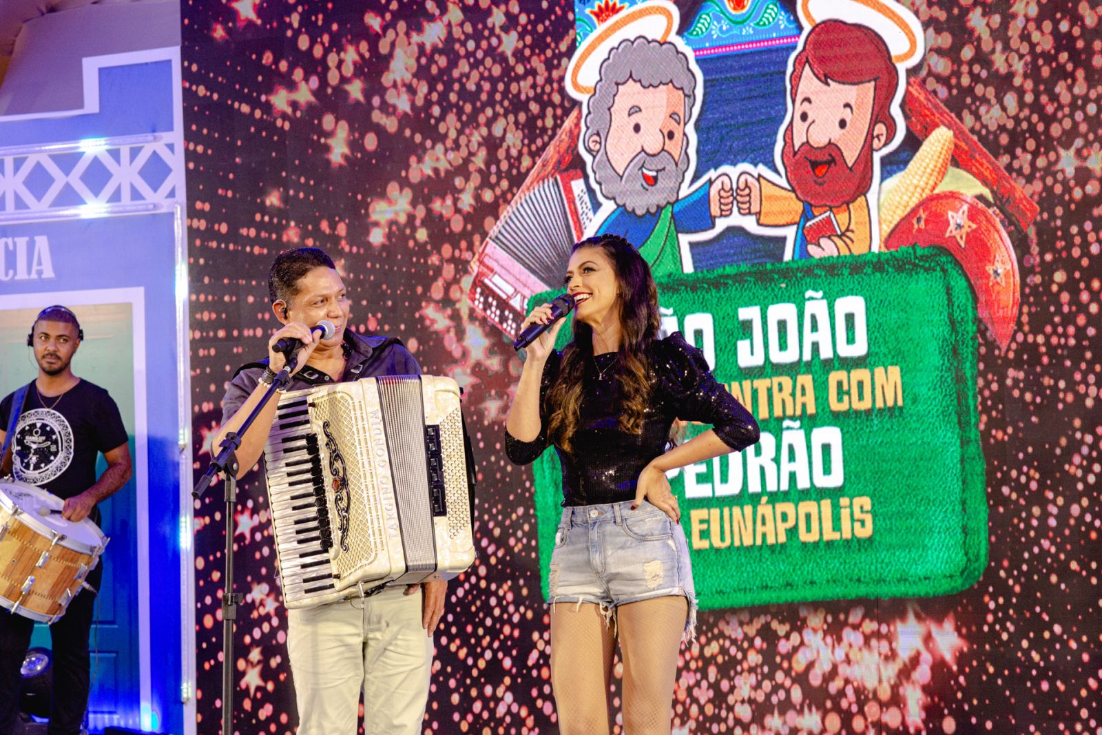 Targino Gondim e Cris Lima no primeiro dia de live “São João se Encontra com o Pedrão em Eunápolis” (Foto: Divulgação)