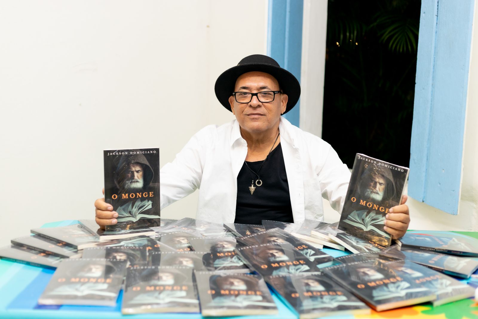 O Monge, do jornalista e escritor Jackson Domiciano. (Foto:Jean Batista)