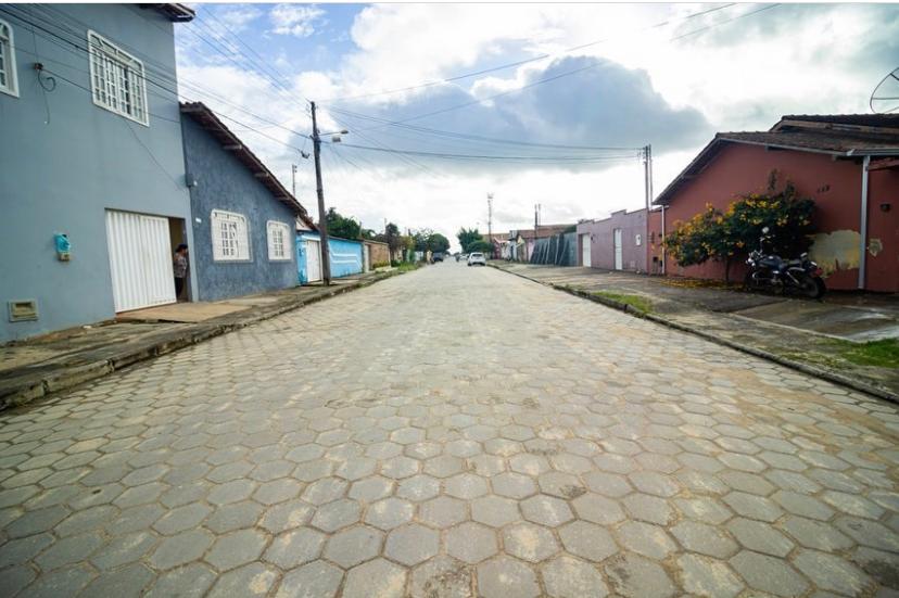 A pavimentação em bloco sextavado da Rua São Lourenço tem mais de 1km. (Foto: Divulgação)