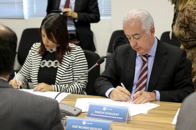Assinatura de termo de compromisso garante operaes no Aeroporto de Porto Seguro
